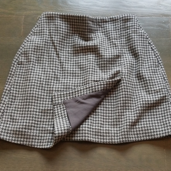High-waist Checkered Mini Skirt - Picture 2 of 7